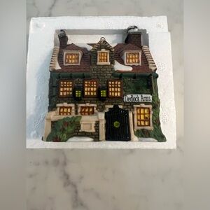 Department 56 Charles Dickens Dedlock Arms Collectors Christmas Ornament